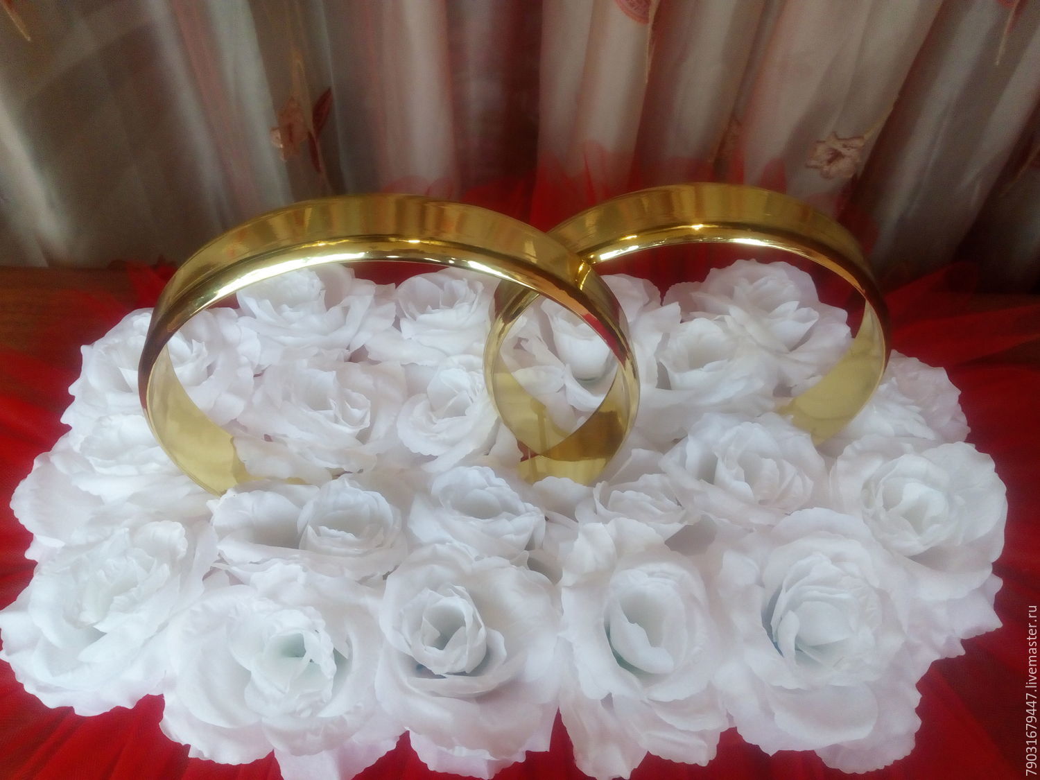 Свадебные кольца на машину белые розы