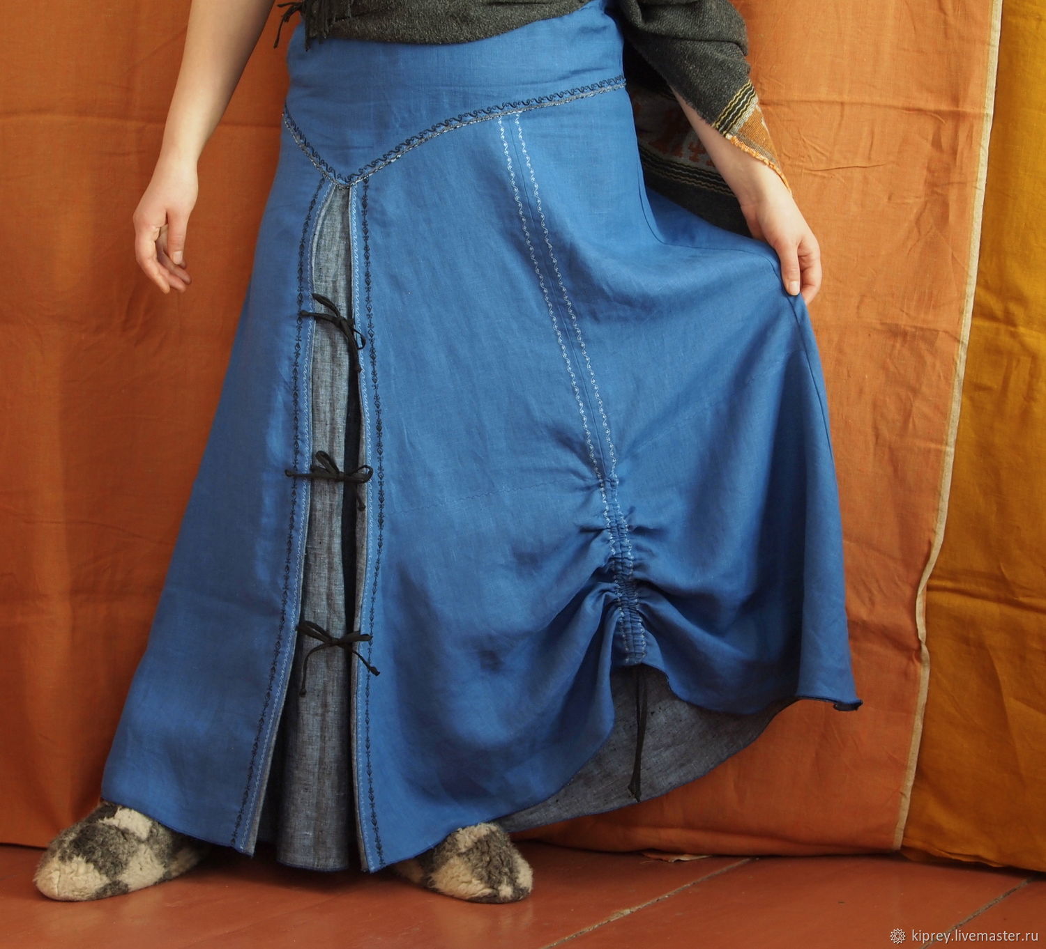 Джинсовая юбка в стиле бохо
