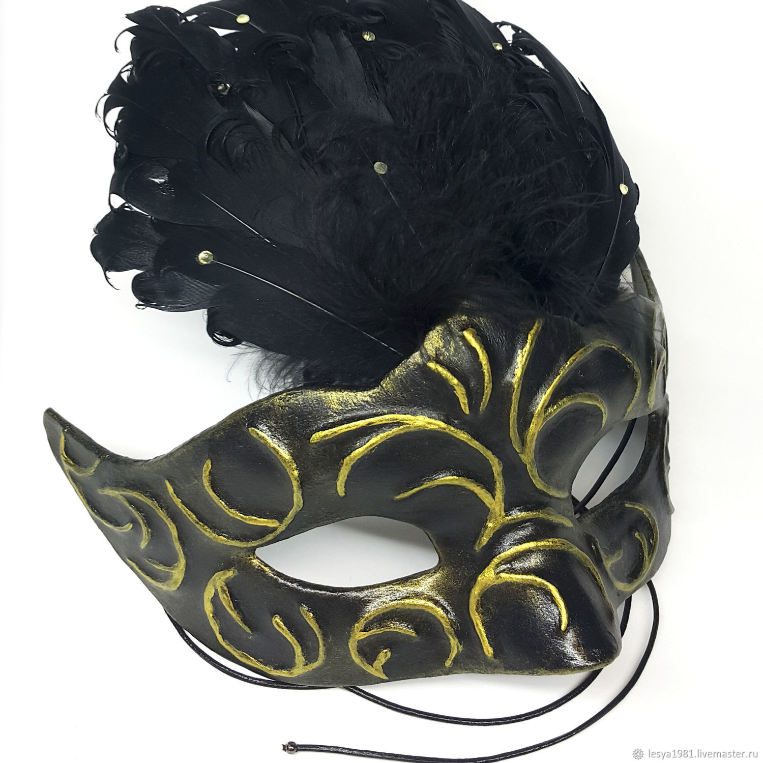 Ночь масок и ножей. Карнавальная маска с перьями. Маскарадная маска с перьями. Венецианская маска с перьями. Венецианские карнавальные маски с перьями.