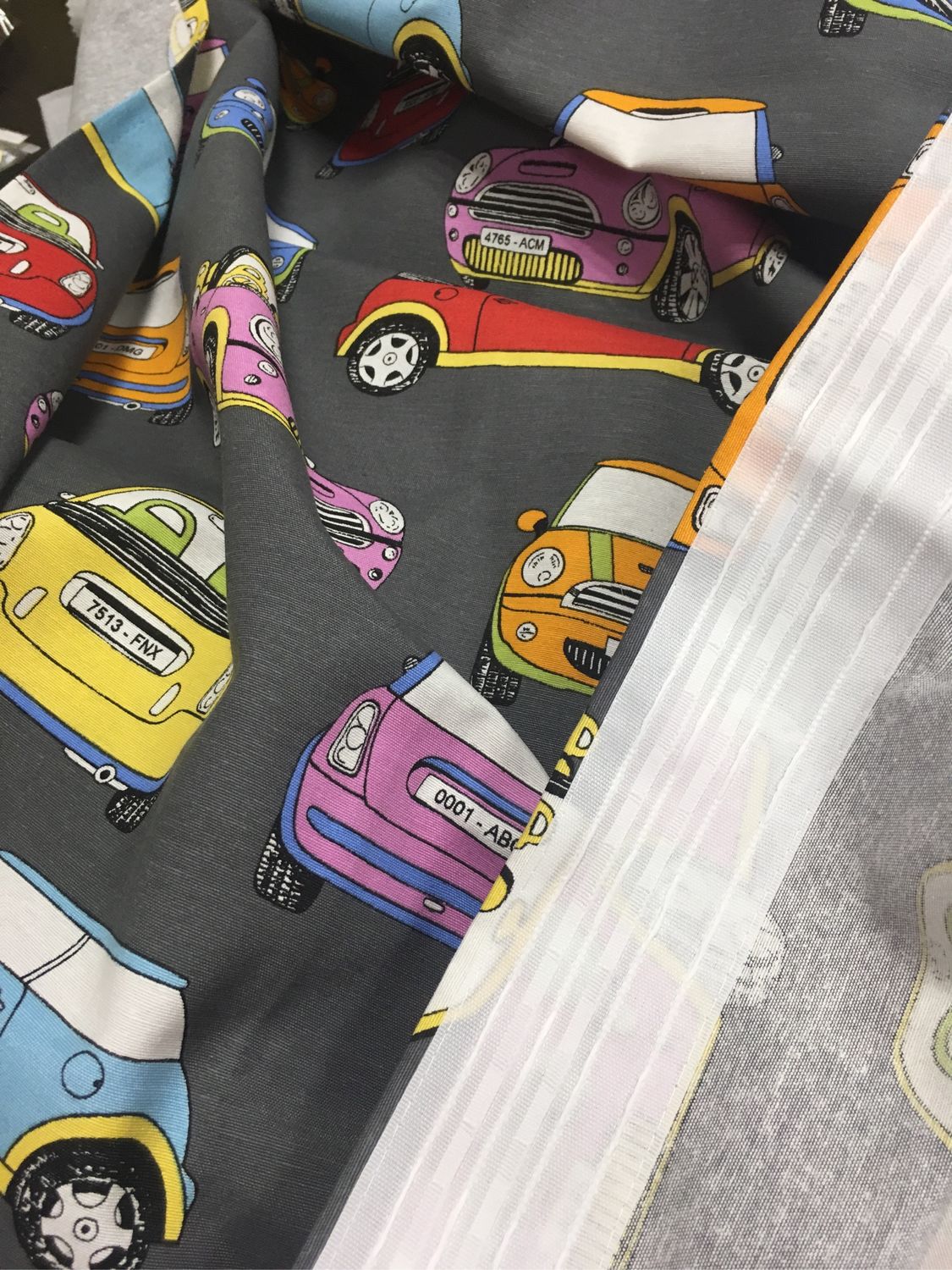 детские шторы с машинками. шторы в машину.