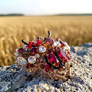 Украшения ручной работы. Ярмарка Мастеров - ручная работа Брошь Жучек. Handmade.