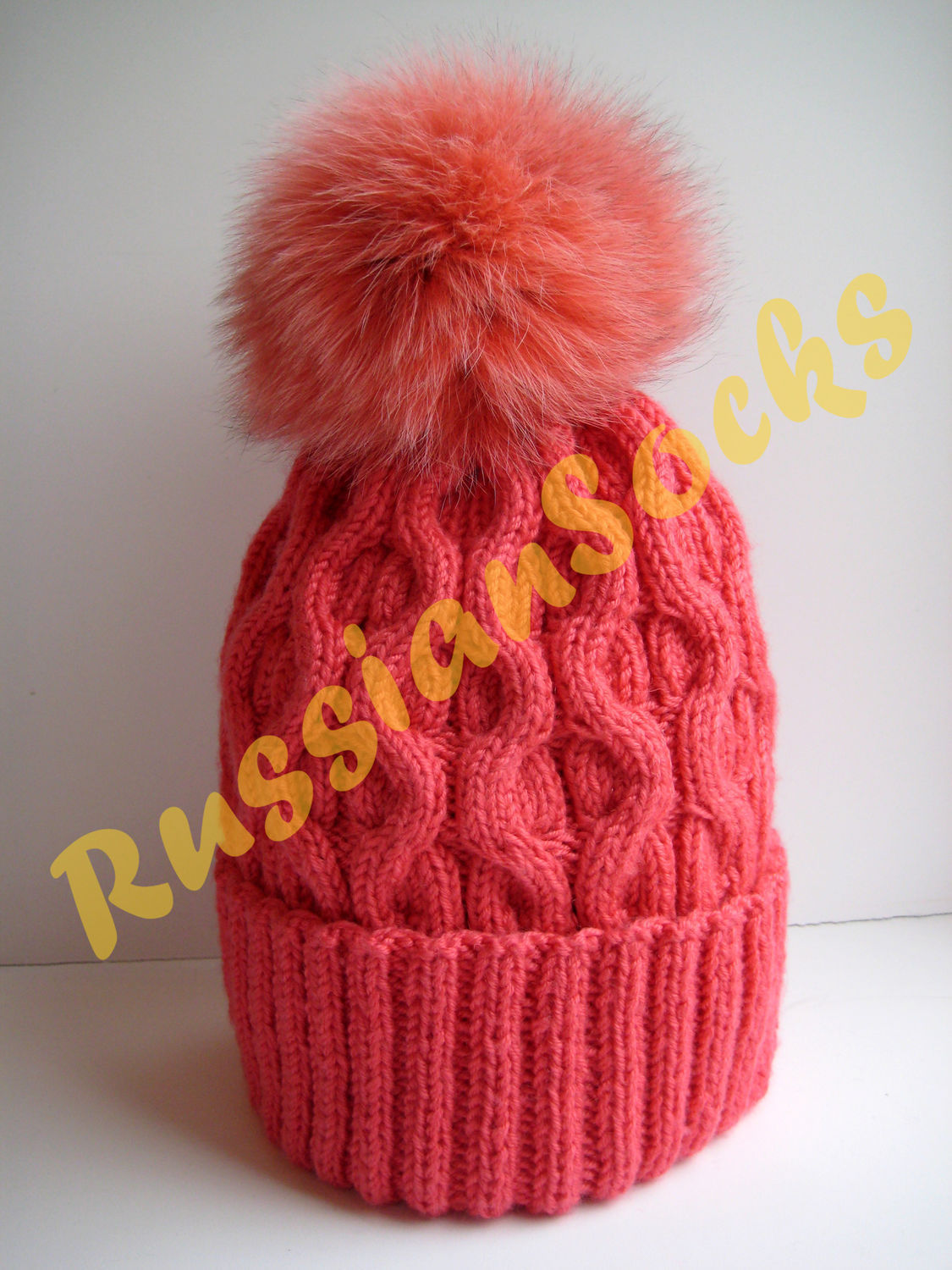 RussianSocks Женская коралловая шапка бини с песцовым помпоном в ...