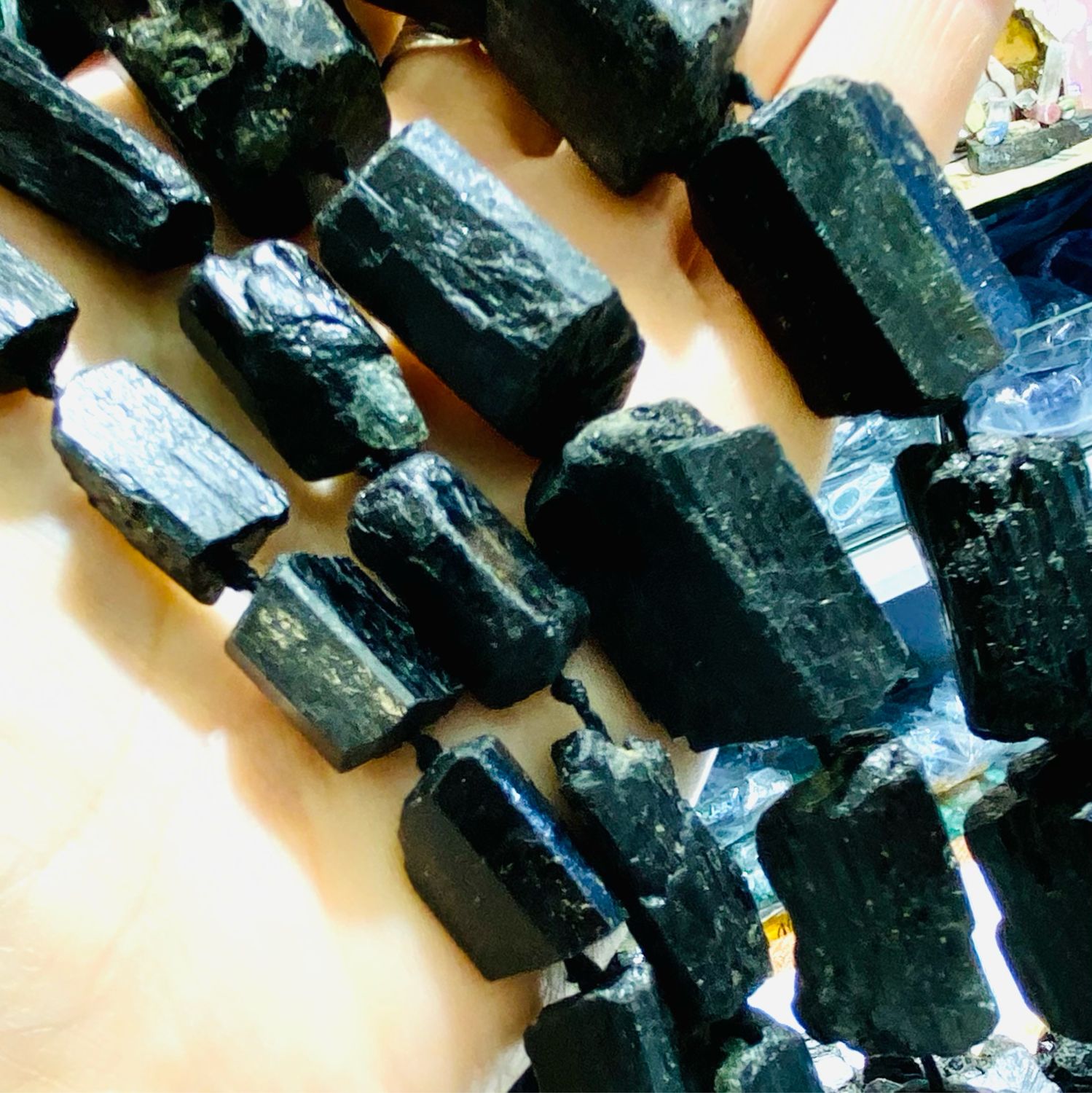 ТУРМАЛИН ШЕРЛ НЕОБРАБОТАННЫЙ 8; 10 ; 20 мм купить в интернет-магазине ...