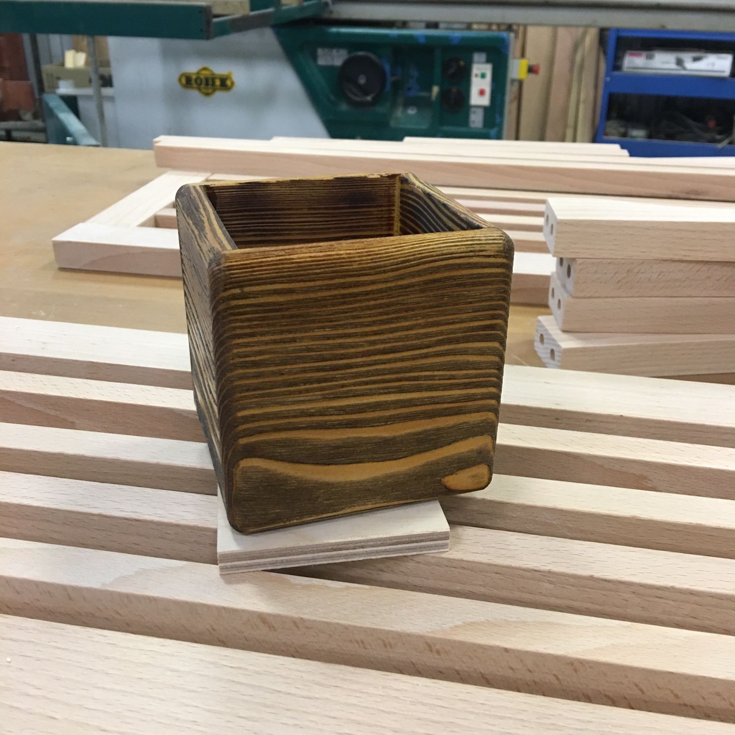 Японское деревянное кашпо
