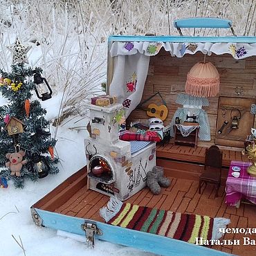Куклы и игрушки ручной работы. Ярмарка Мастеров - ручная работа Кукольный домик в чемодане. По мотивам мультика про Простоквашино. Handmade.