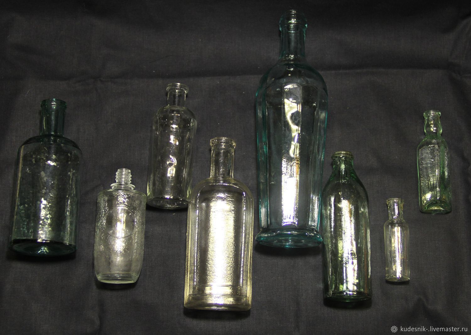 Бутылочка стар. Старинные бутылки. Бутылки антиквариат. Антикварные бутылочки. Старая бутылка.