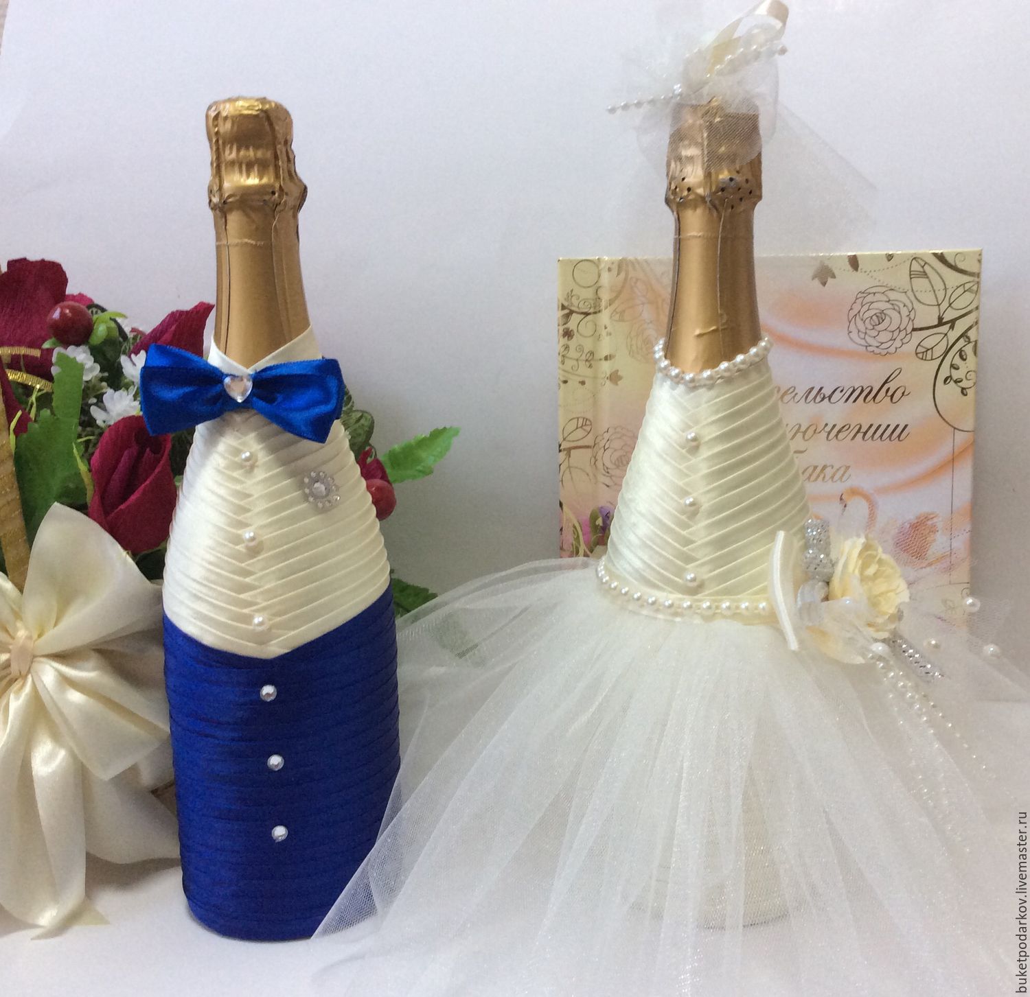 Стильное украшение свадебных бутылок лентами
