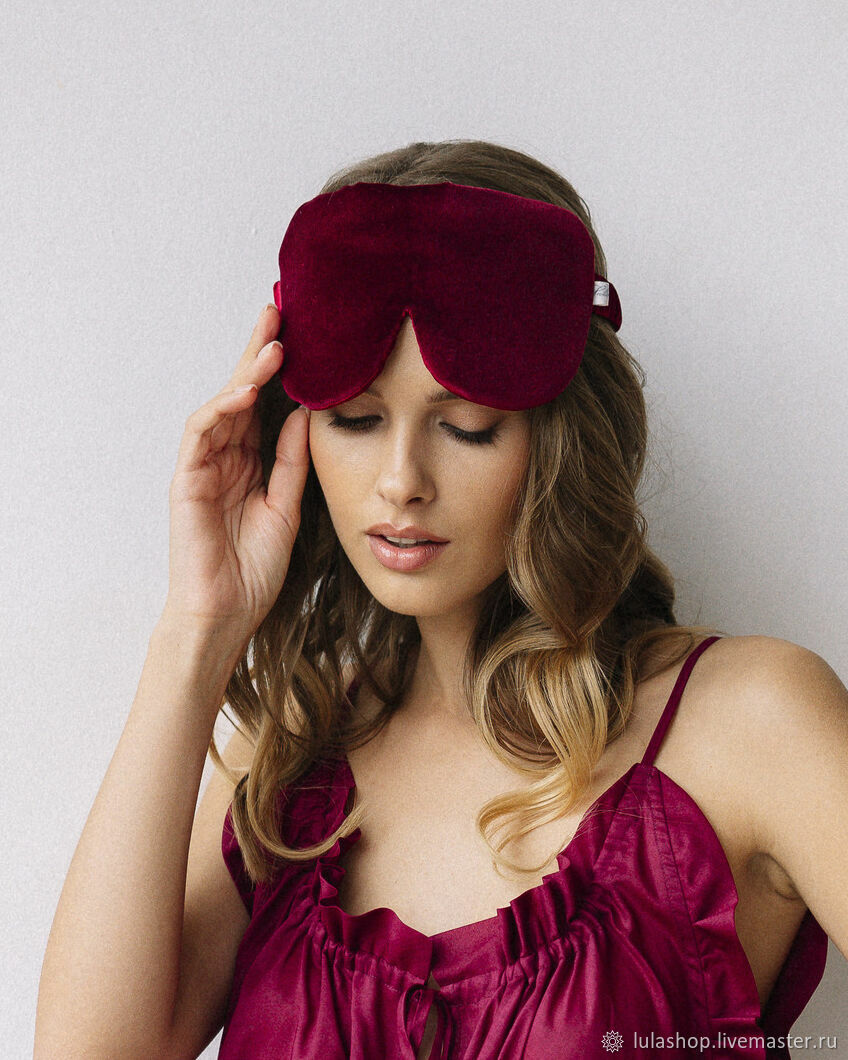 Sleep mask made of silk and velvet cherry color S1F9SCOM Sleep masks Moscow