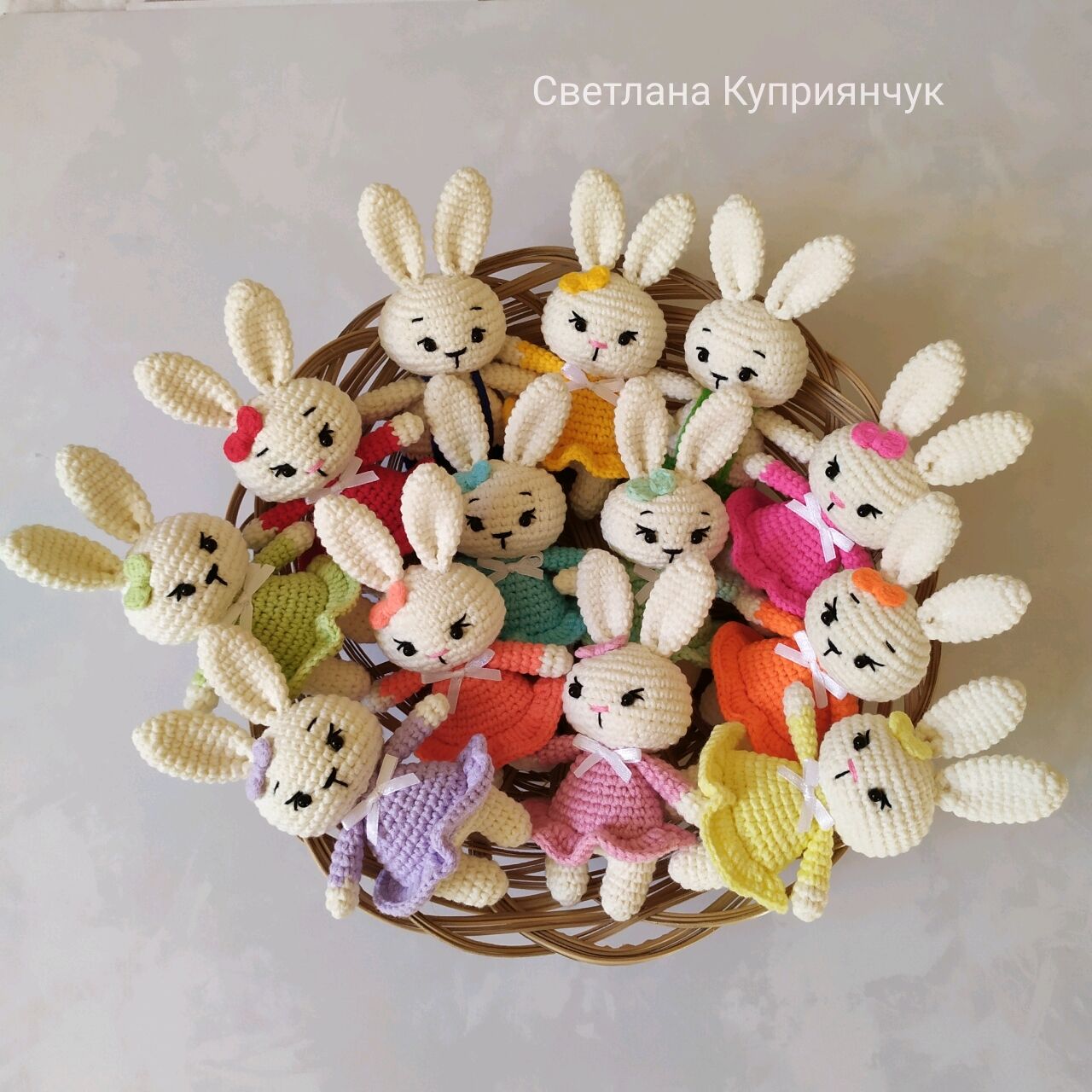 Брелок вязаный для ключей. Вязаный заяц, зайчик, зайчонок – заказать на ...