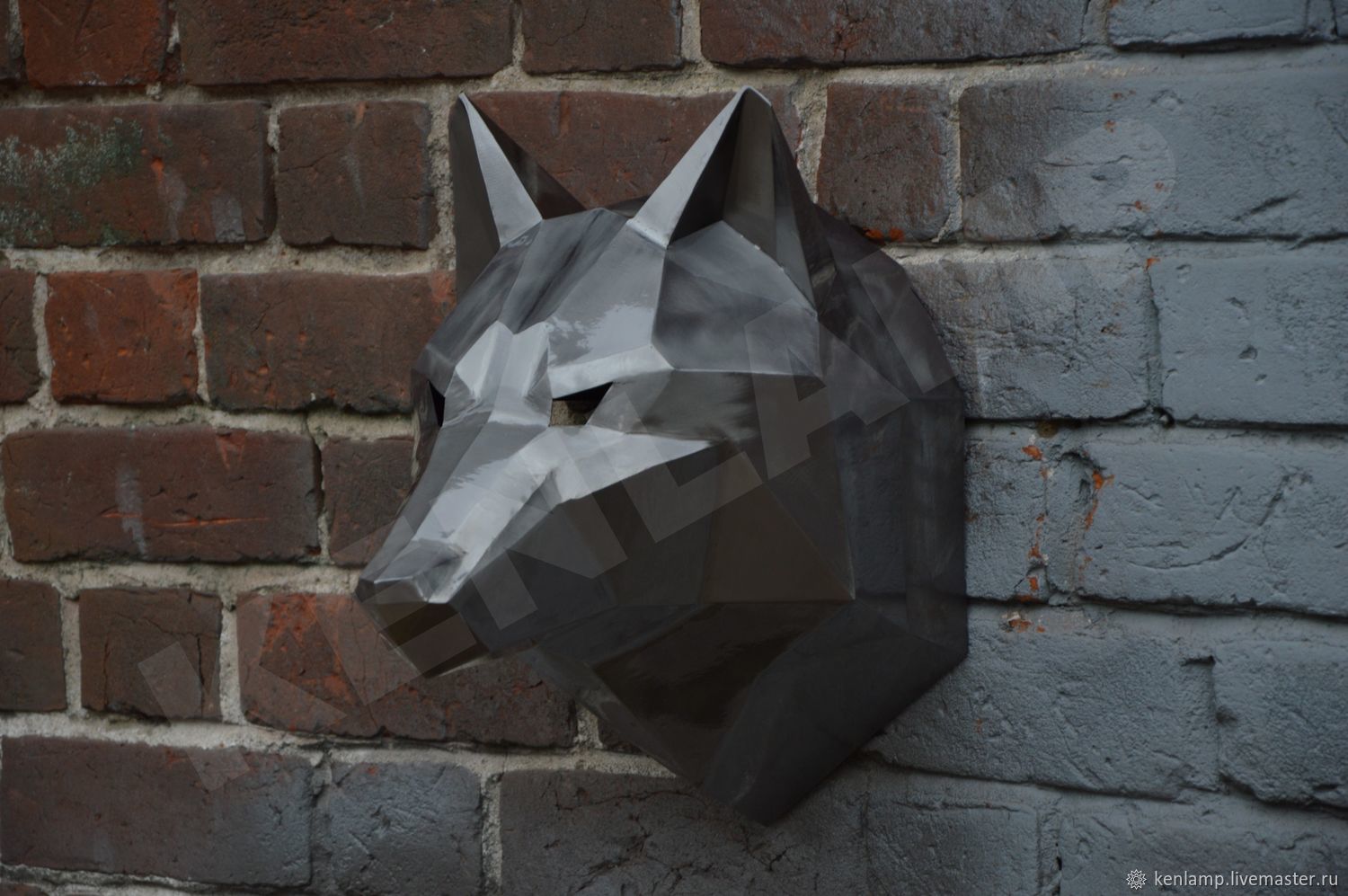 Голова волка из металла