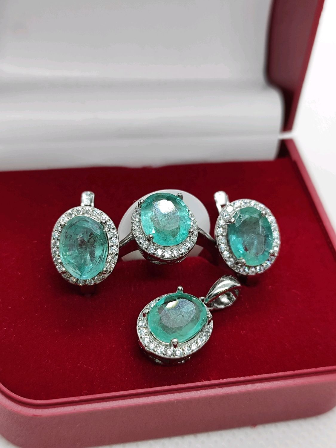 Украшения с изумрудом купить в интернет-магазине Ярмарка Мастеров по ...