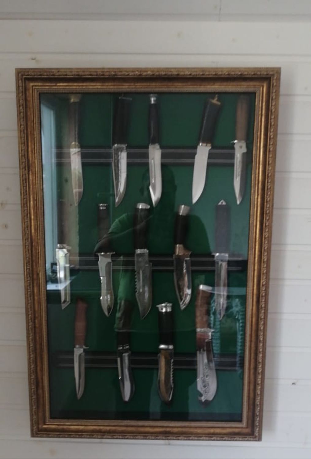 шкаф для коллекции ножей