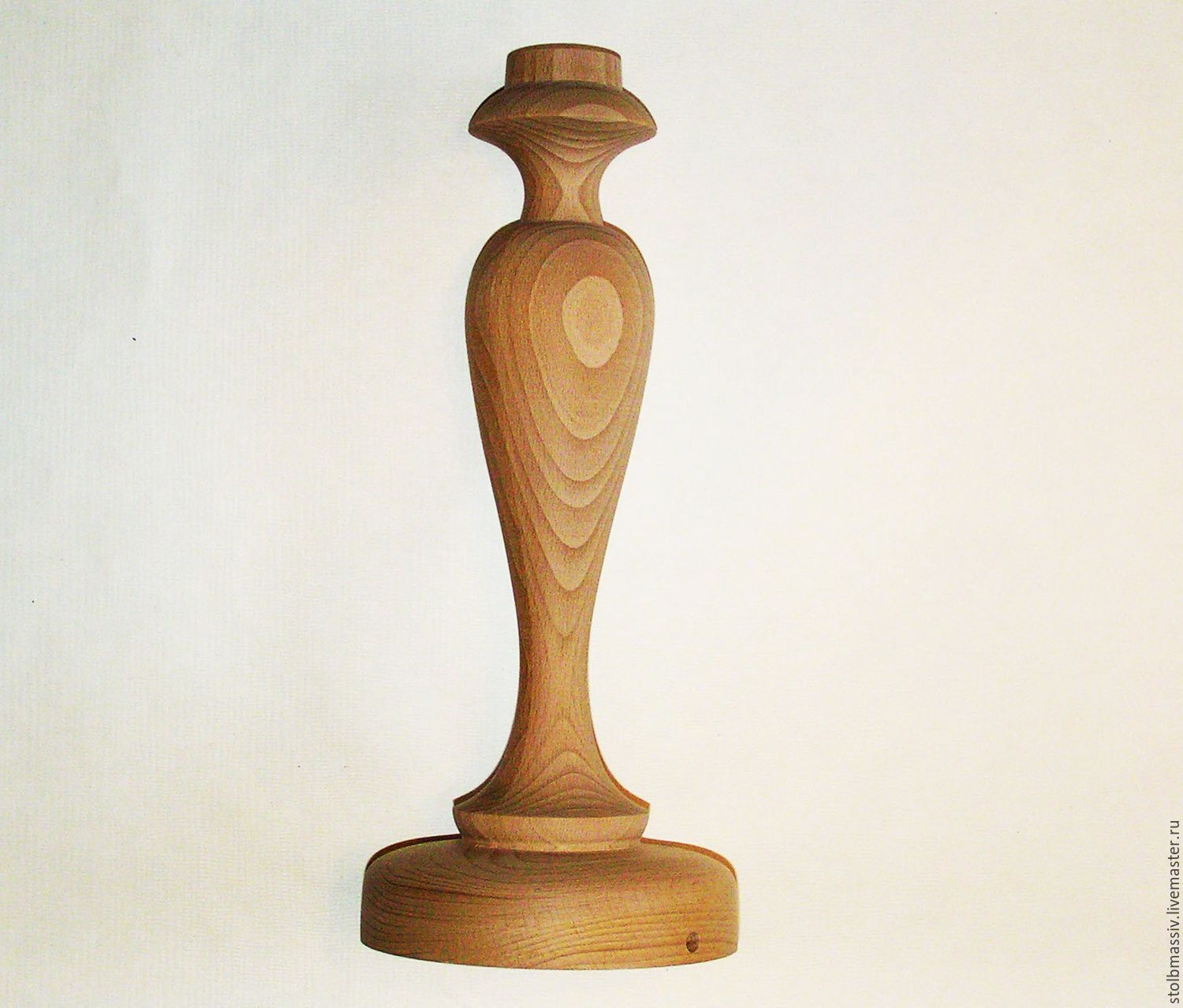 Настольная лампа с деревянной ножкой