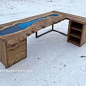 Придиваный стол с рекой