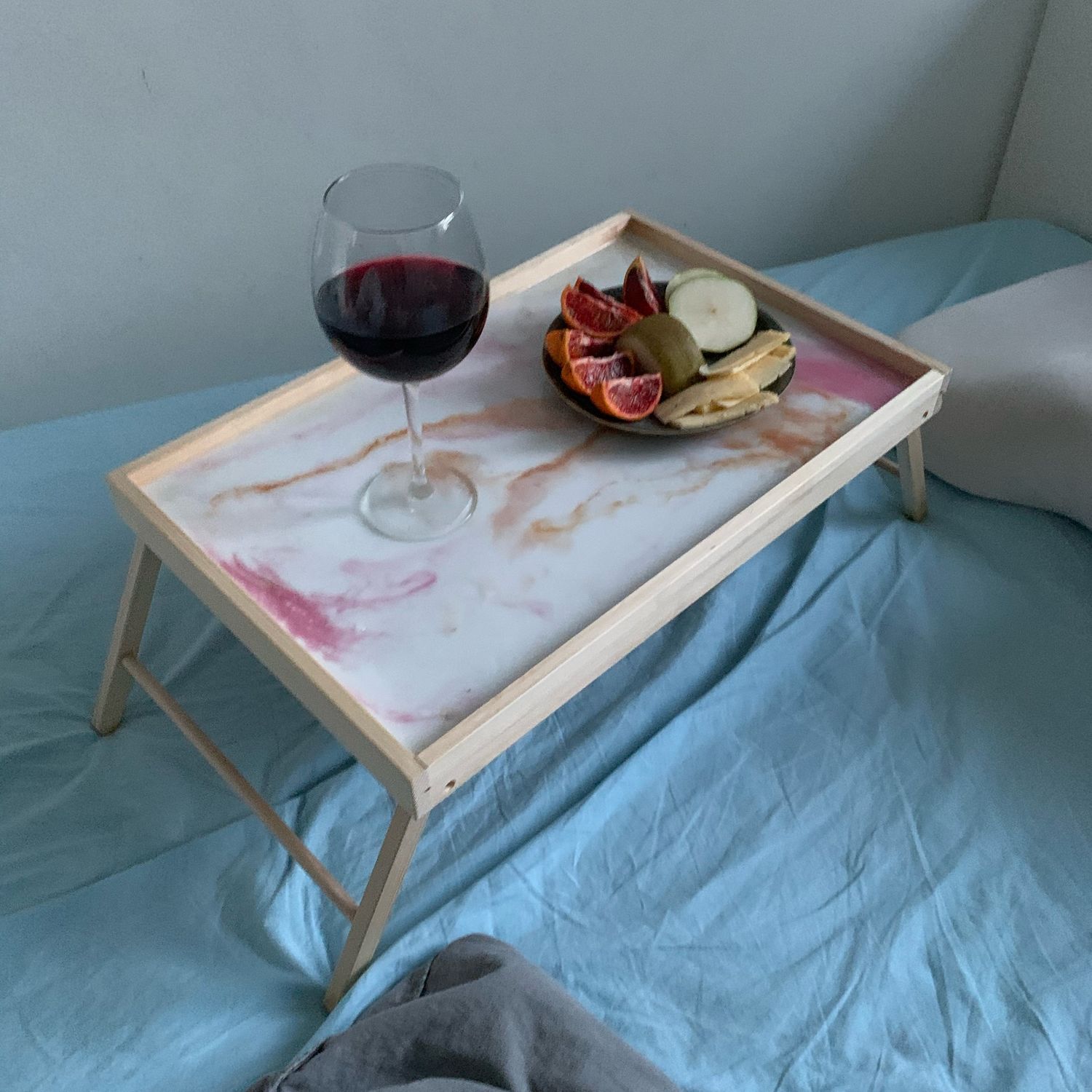 Столик для завтрака в постель на подушке