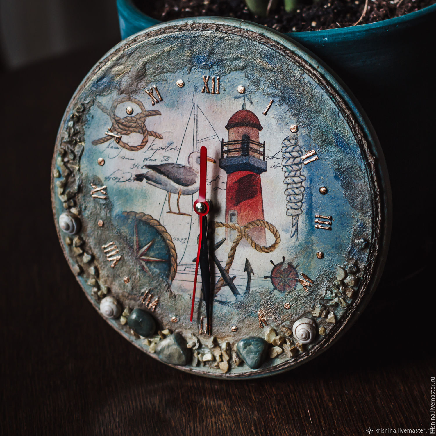 коряга с ракушками. часовой берег. цените свое время и время других. часовой берег. цените свое и чужое время.