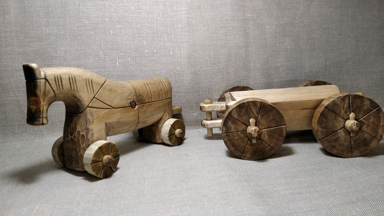 Коник отзывы. Северная деревянная игрушка. Старинные игрушки из дерева. Деревянные игрушки севера. Северная деревянная игрушка конь.