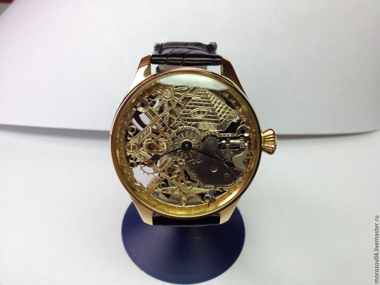Работа наручных часов. Старинные ручные часы. Морские часы наручные. Старые часы ручные механические. Ювелирка часы ручные.