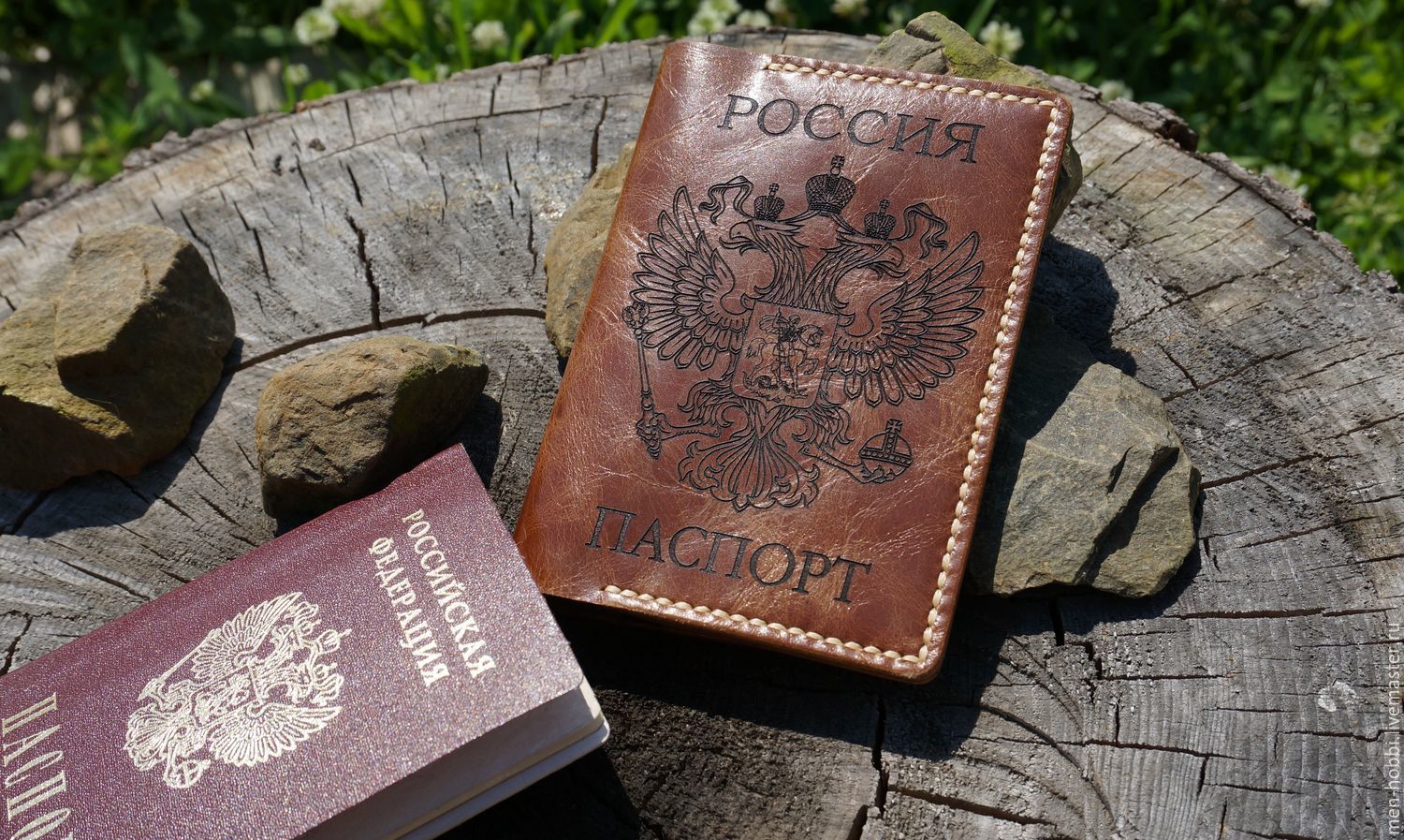 Кожаная обложка на паспорт с гравировкой