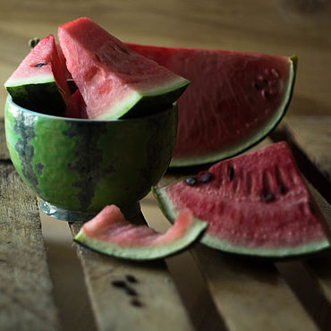 необычные кальяны на фруктах. чаша на арбузе. чаша из арбуза для кальяна. кальян на фрукте. кальян с фруктами в чаше.