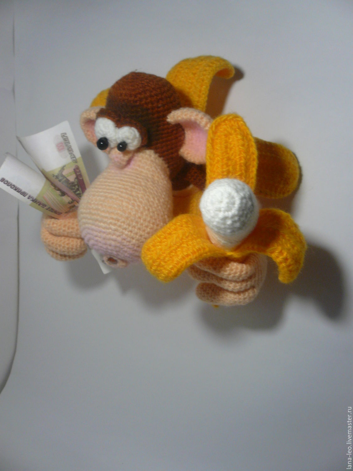 This master class will teach how to create a toy-pendant knitted cat This master class will teach how to create a toy-pendant knitted cat