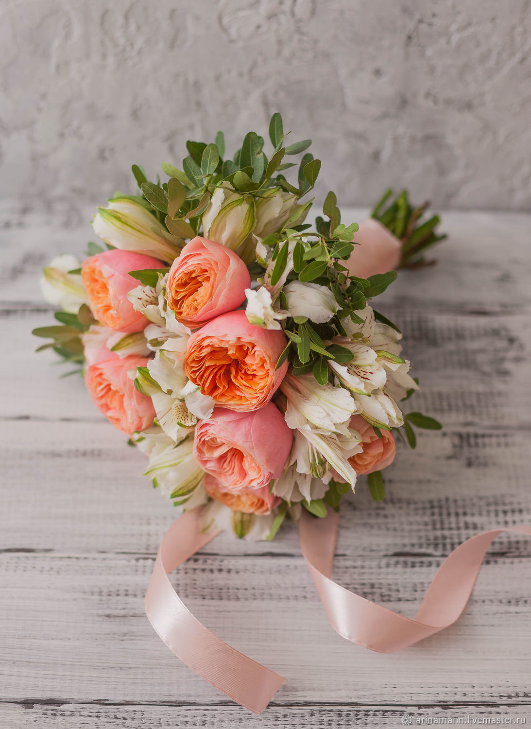 Пионовидные розы свадебный букет персик