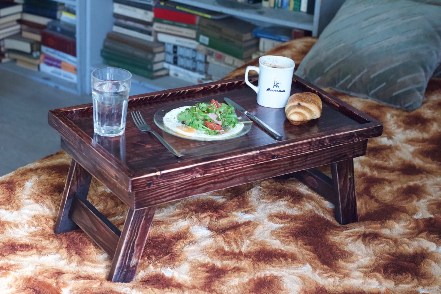 Столик для завтрака из Акации