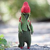 Куклы и игрушки ручной работы. Ярмарка Мастеров - ручная работа Strawberry friend. Collectible Felt Toy (red, strawberry). Handmade.