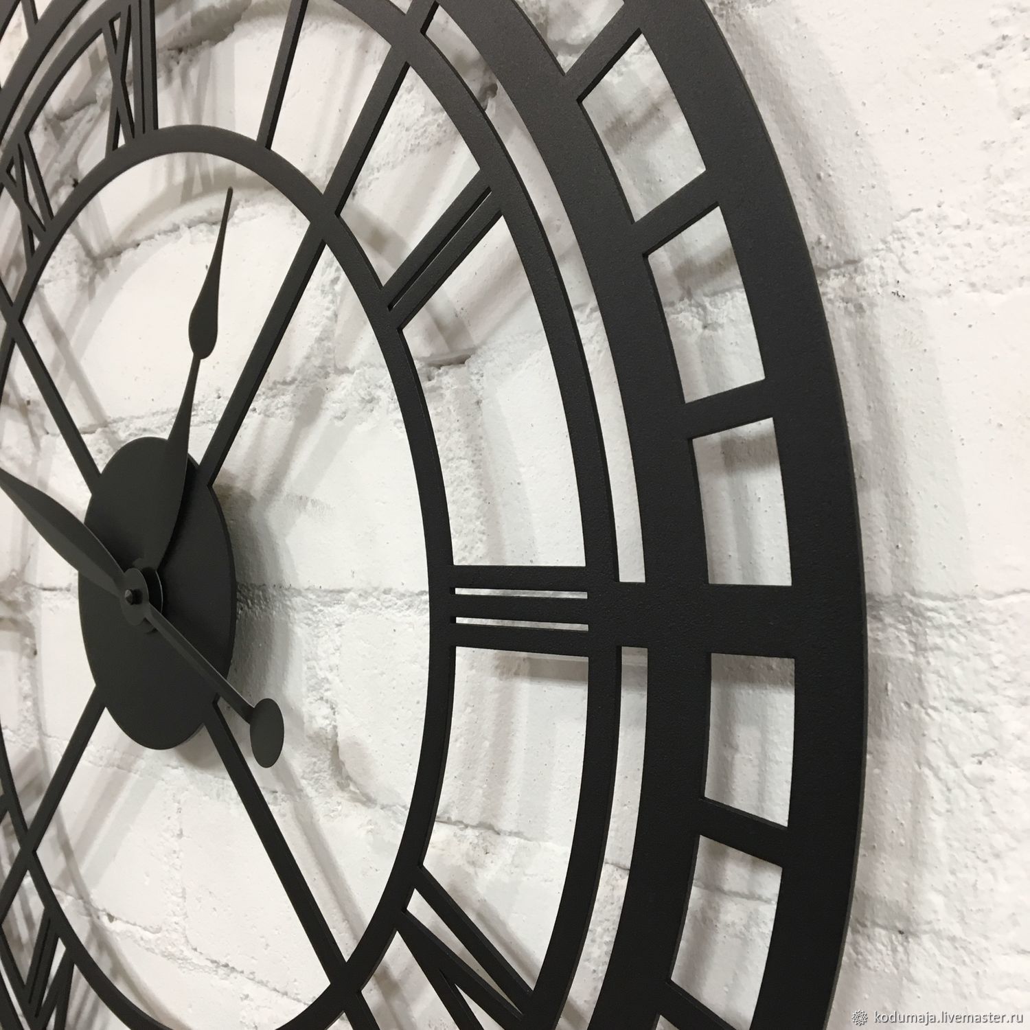 Часы настенные 60 см. Настенные часы в стиле лофт. Металлические часы на стену. Часы настенные металлические лофт. Часы черные настенные лофт.