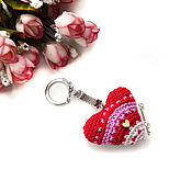 Сувениры и подарки ручной работы. Ярмарка Мастеров - ручная работа Keychain 5 cm Knitted heart red Jacquard. Handmade.