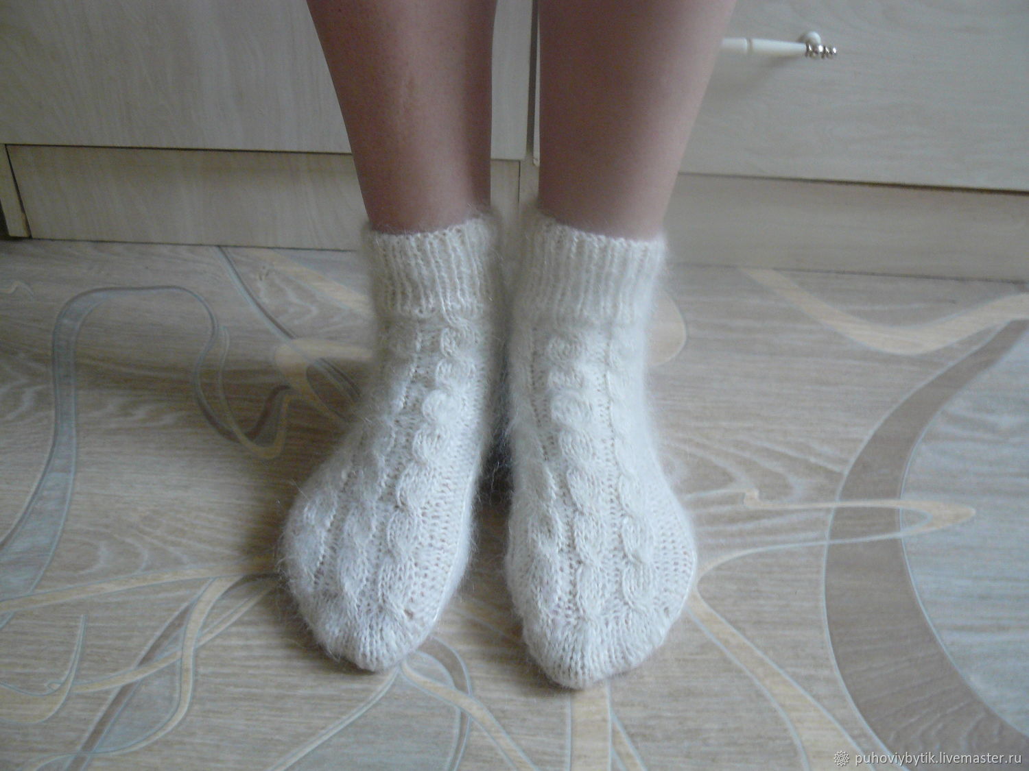 Белые пуховые носки