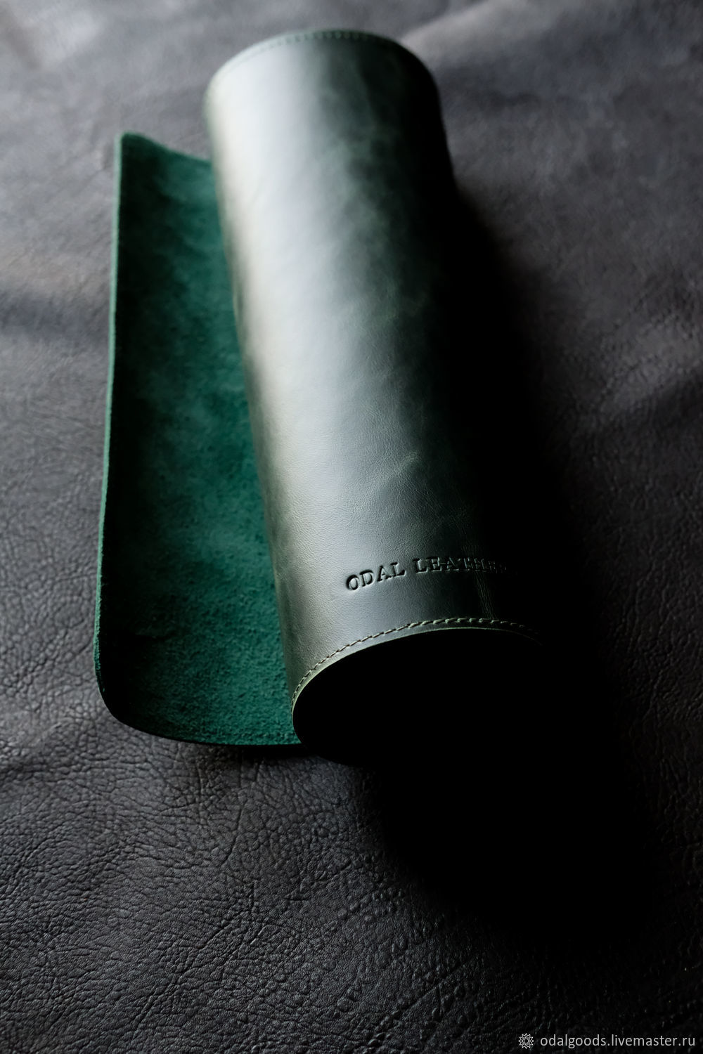 Ordelijk voor eeuwig Mus Leather pads / decorative table mats. Green blotter – купить на Ярмарке  Мастеров – NOZSOCOM | Floor mats, St. Petersburg