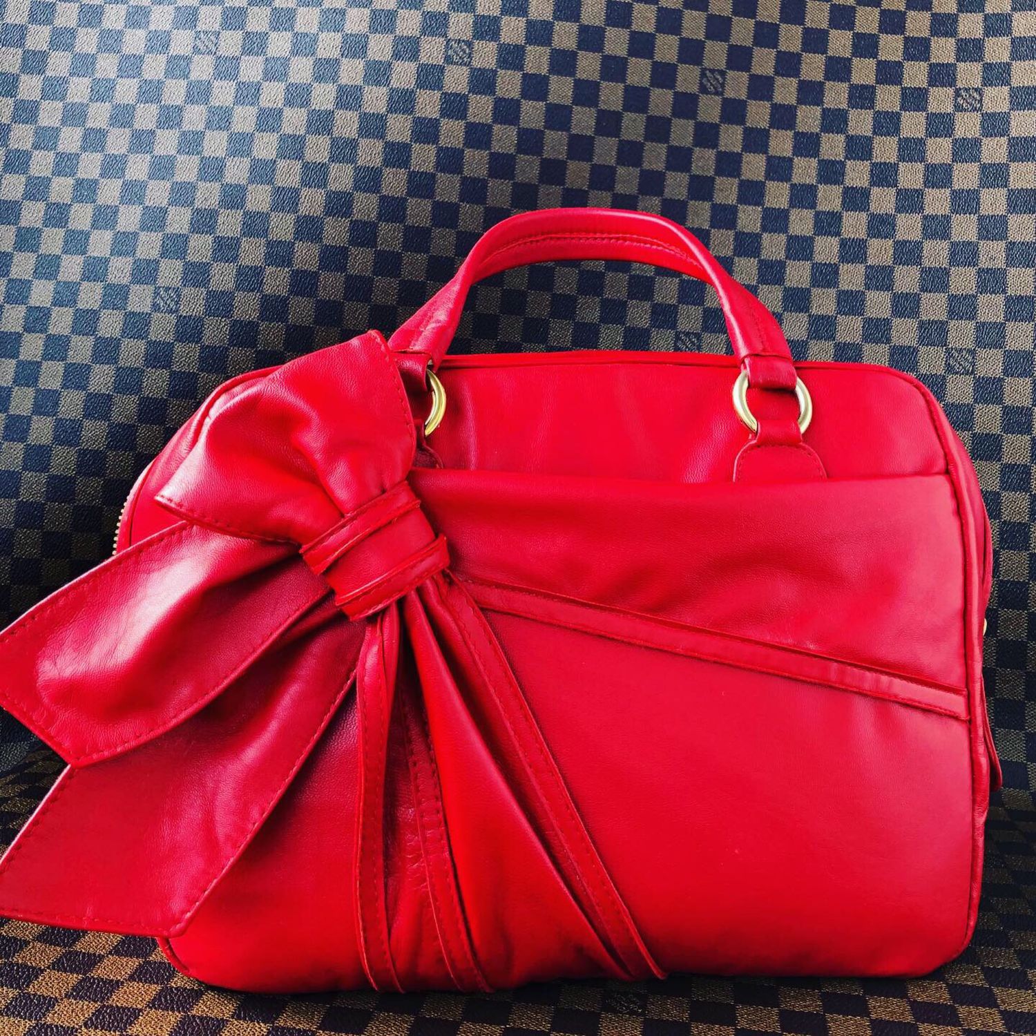Красная большая сумка