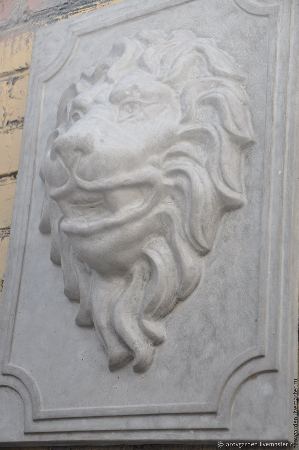 барельеф из бетона. лев барельеф. бетонные барельефы. барельеф из бетона. барельеф на фасаде.