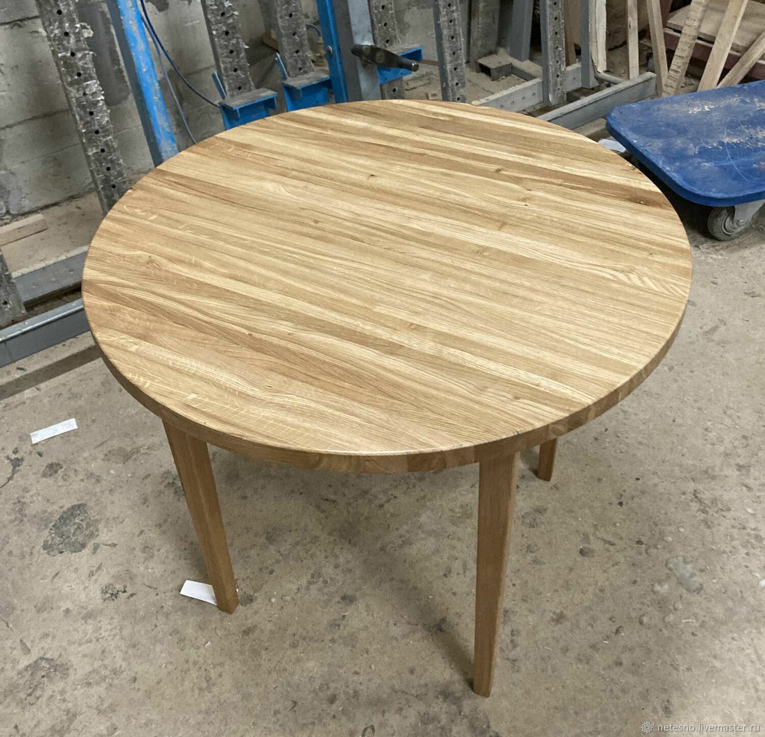 Круглый стол из слэба диаметром 2 метра