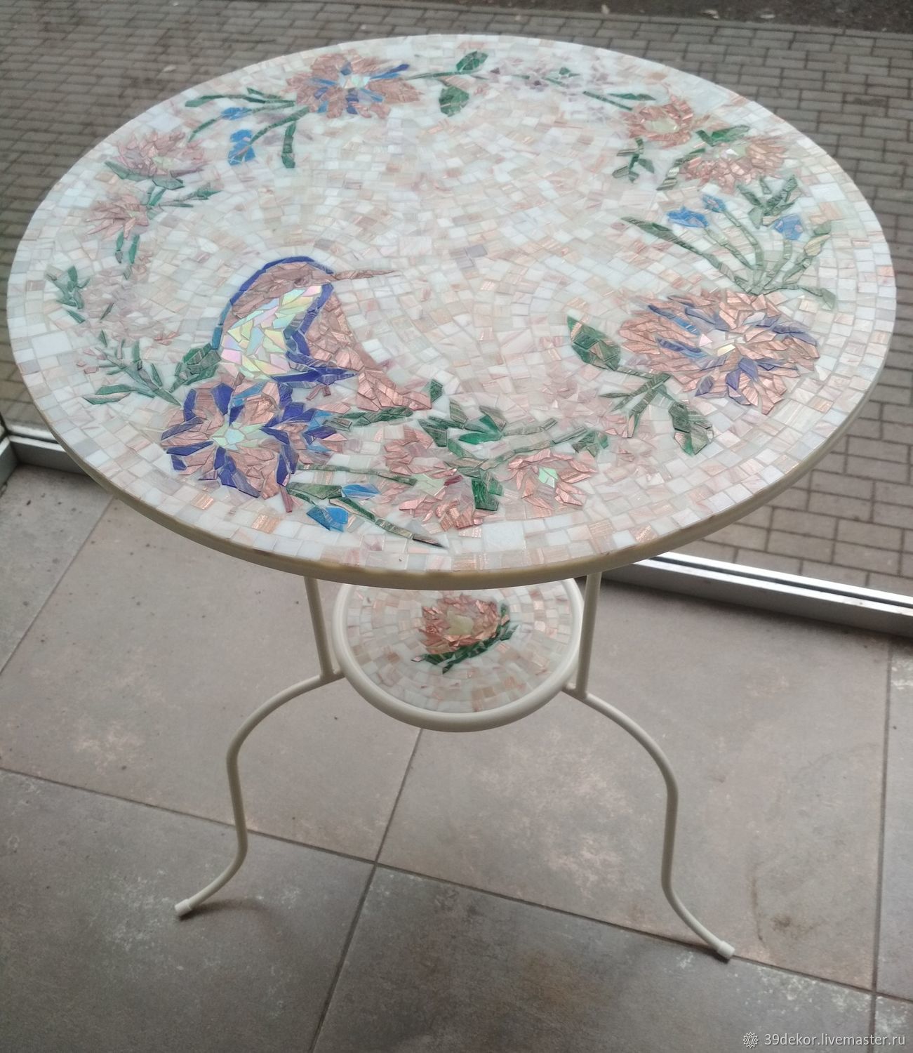 Кованый столик с мозаичной столешницей в Жевнево