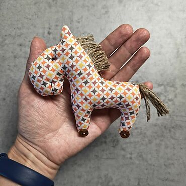 Подарки к праздникам ручной работы. Ярмарка Мастеров - ручная работа Мягкие игрушки: Лошадка текстильная. Handmade.