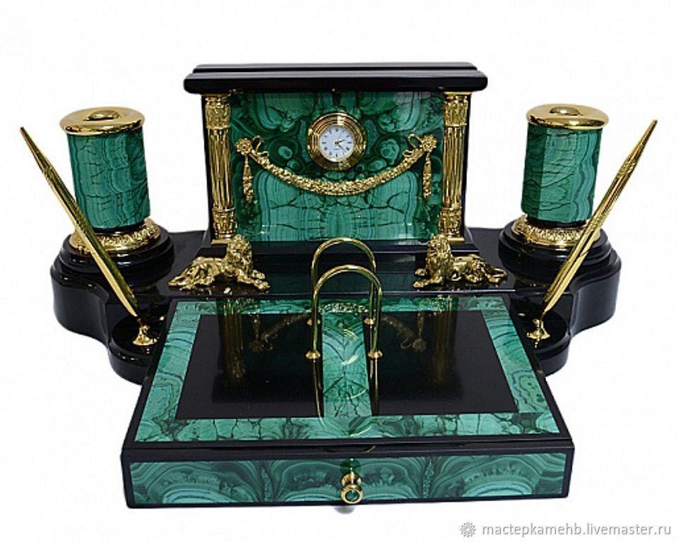 Малахитовый набор настольный. Малахитовые наборы. Письменный набор малахит. Настольный набор из камня. Настольный набор из камня.