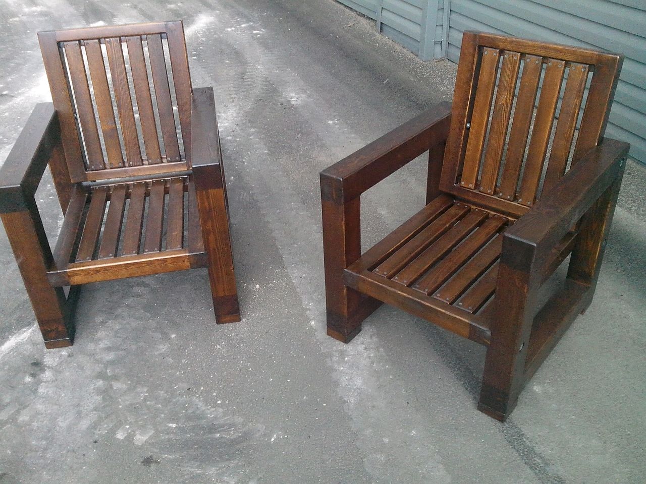 Уличные кресла из лиственницы