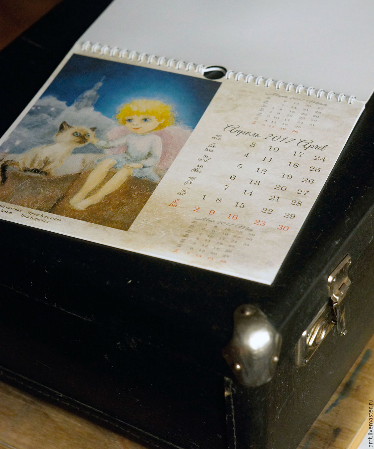 Календарь настенный перекидной с фотографиями девушек