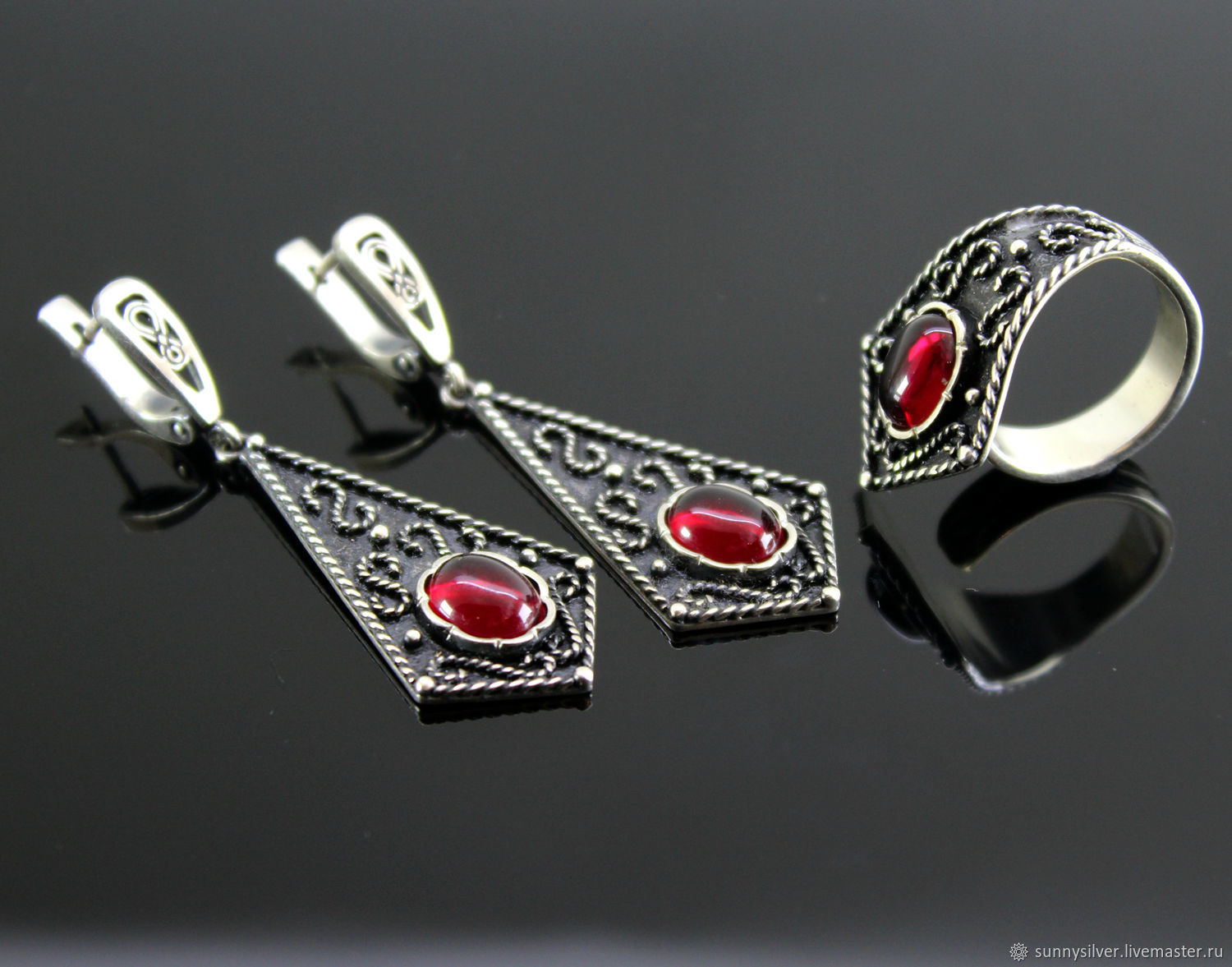 Колье из серебряных птичек. Колье птичка на ветке. Серьги серебряные с деревцем. Кулон птичка. Добрые украшения.