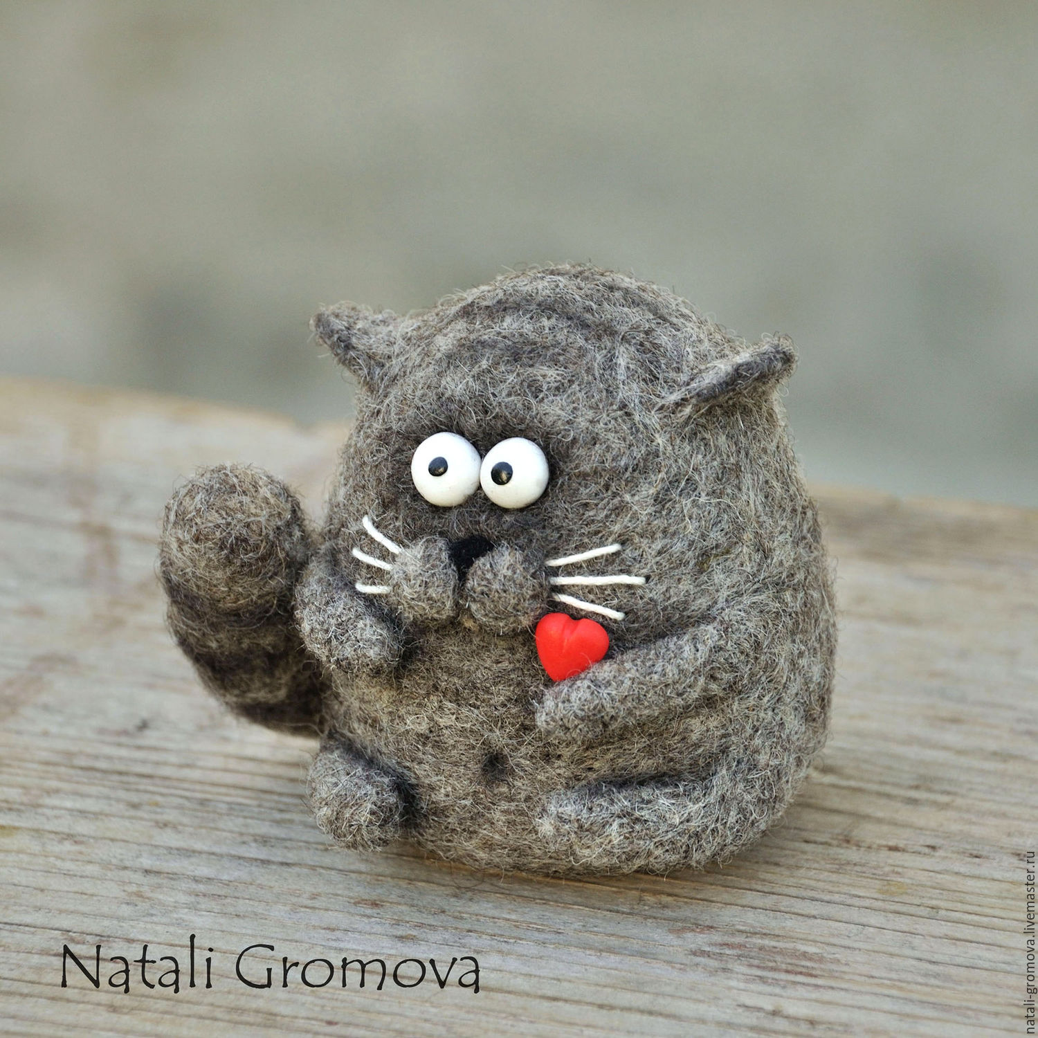 Кот натали. Кот и Домовой игрушка. Кот Домовой фото. Домовой кошачьи игрушки и любит он котов. Котики домовые фото.