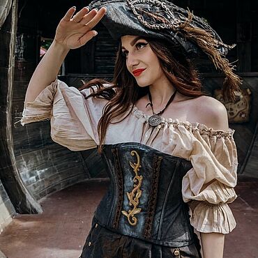 Вдохновляющая галерея: женский костюм пирата - создайте его своими руками!