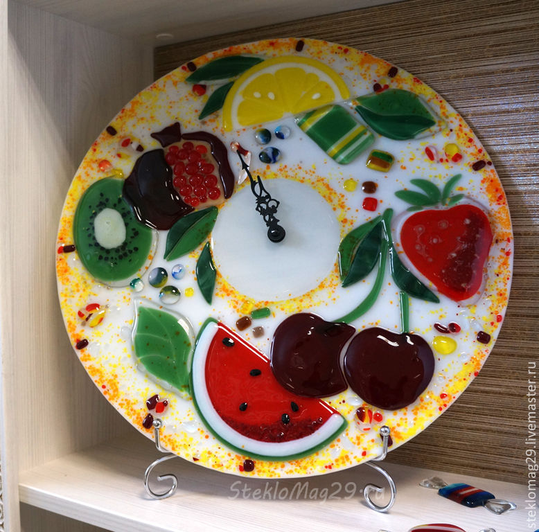Фруктовый час. Фьюзинг тарелки фрукты. Часы с фруктами. Красивые часы с фруктами на кухню. Декор часов фруктами и сизалью.