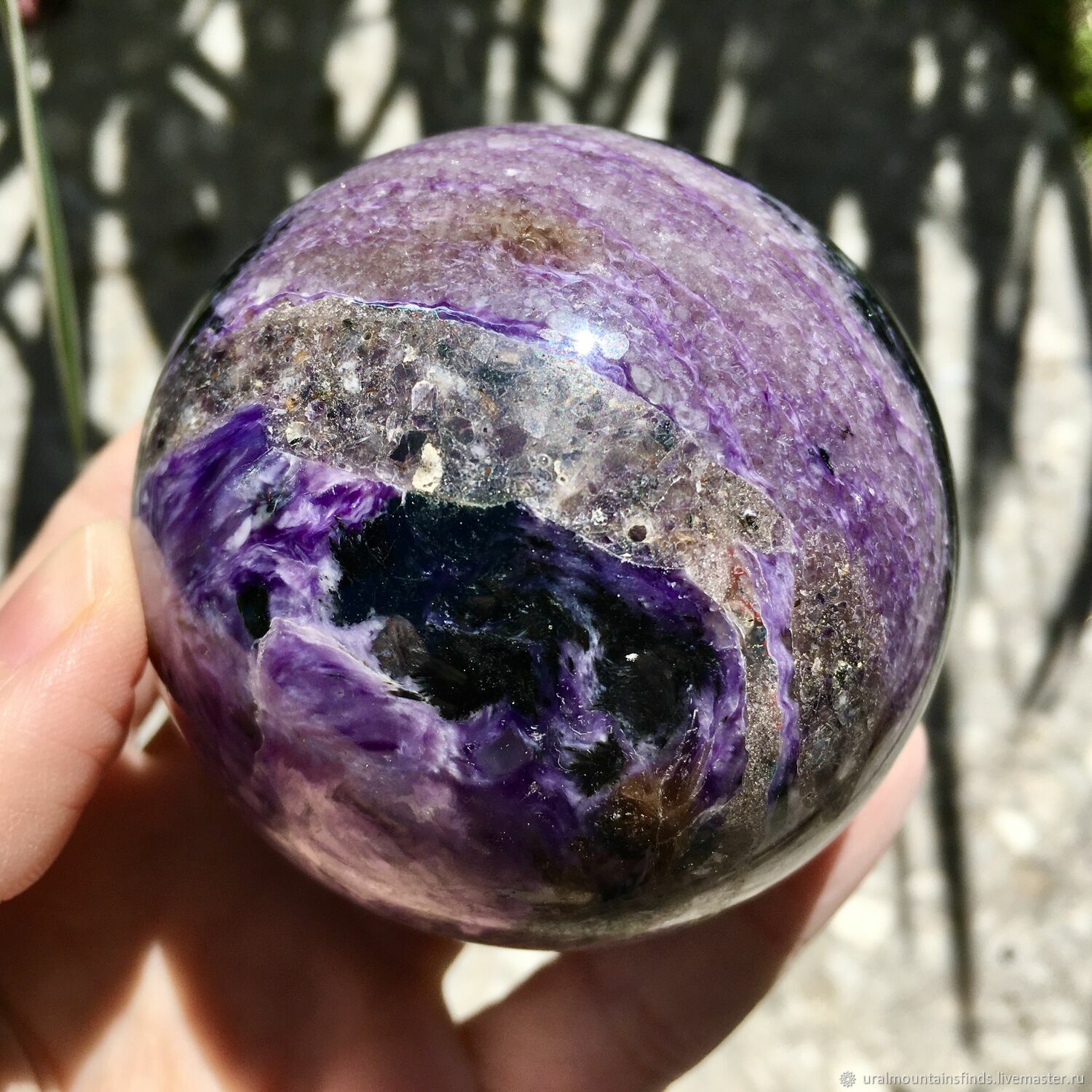 Происхождение фиолетового камня чароит