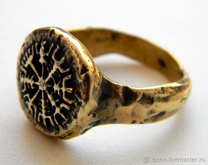 Самое древнее кольцо. Вегвизир кольцо. Старинный перстень. Древние перстни. Древние кольца.