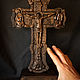 La cruz tallada con la crucifixión de. En el soporte. La nuez. Icons. ikon-art. Интернет-магазин Ярмарка Мастеров.  Фото №2