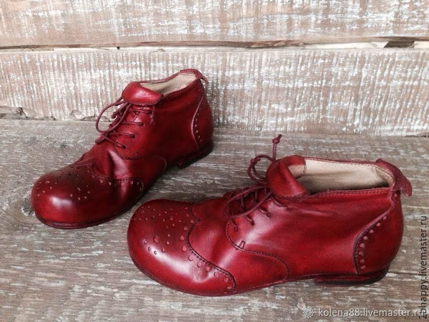 Красный туфли мужской. Красные ботинки мужские. Красные кожаные ботинки. Красные туфли мужские. Детские кожаные красные ботинки.