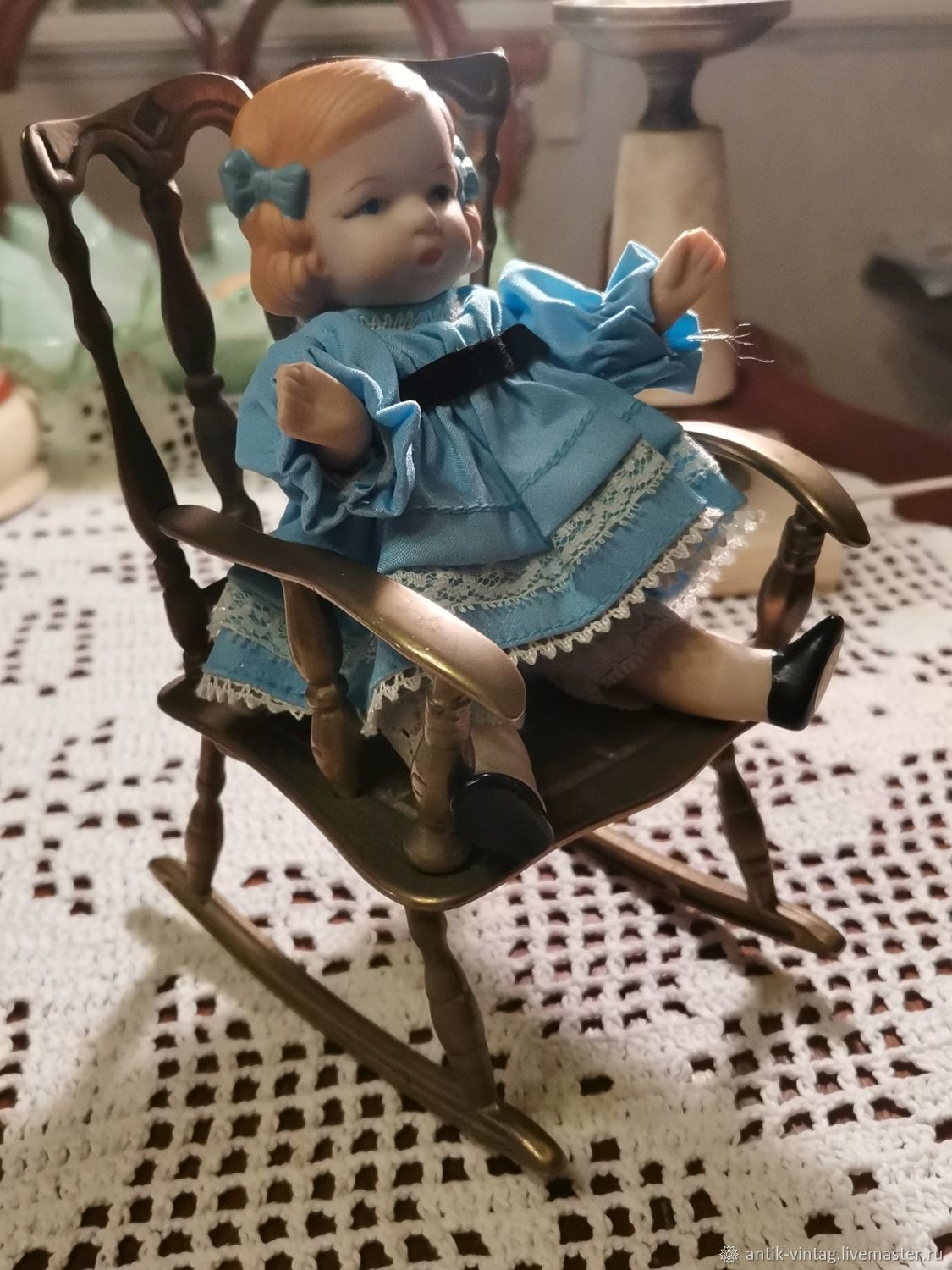 Кукольное кресло