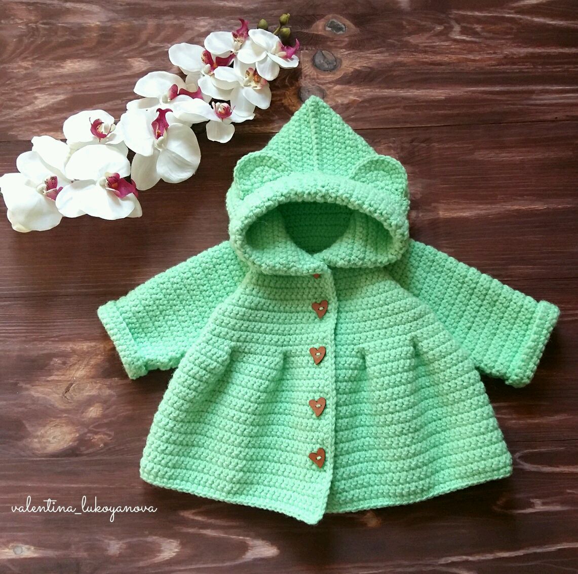 Вязаное пальто для малышки
